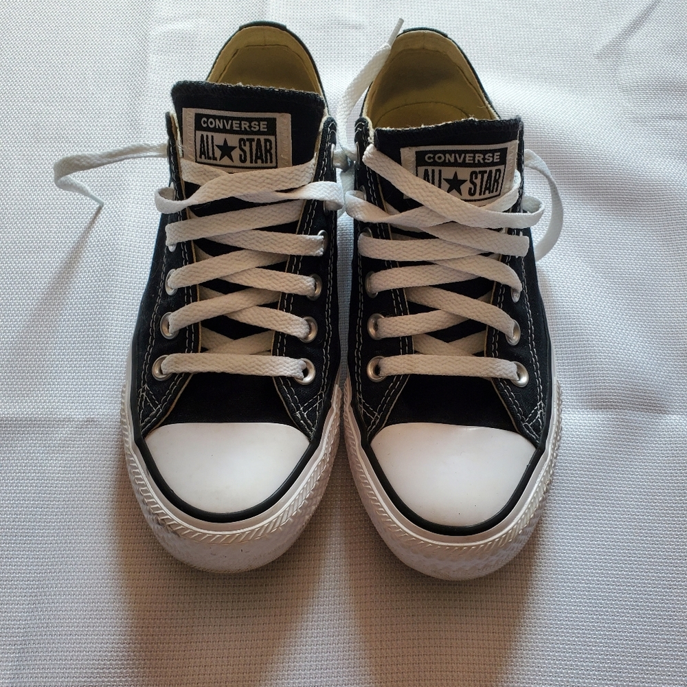 Converse Black and White Low Top Women's 7/Men's 5